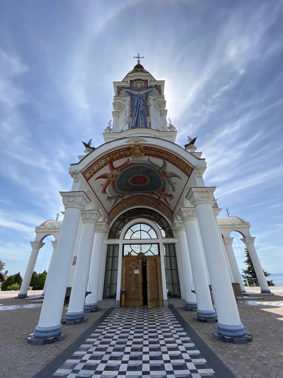 Цветы и берег в районе Коктебеля